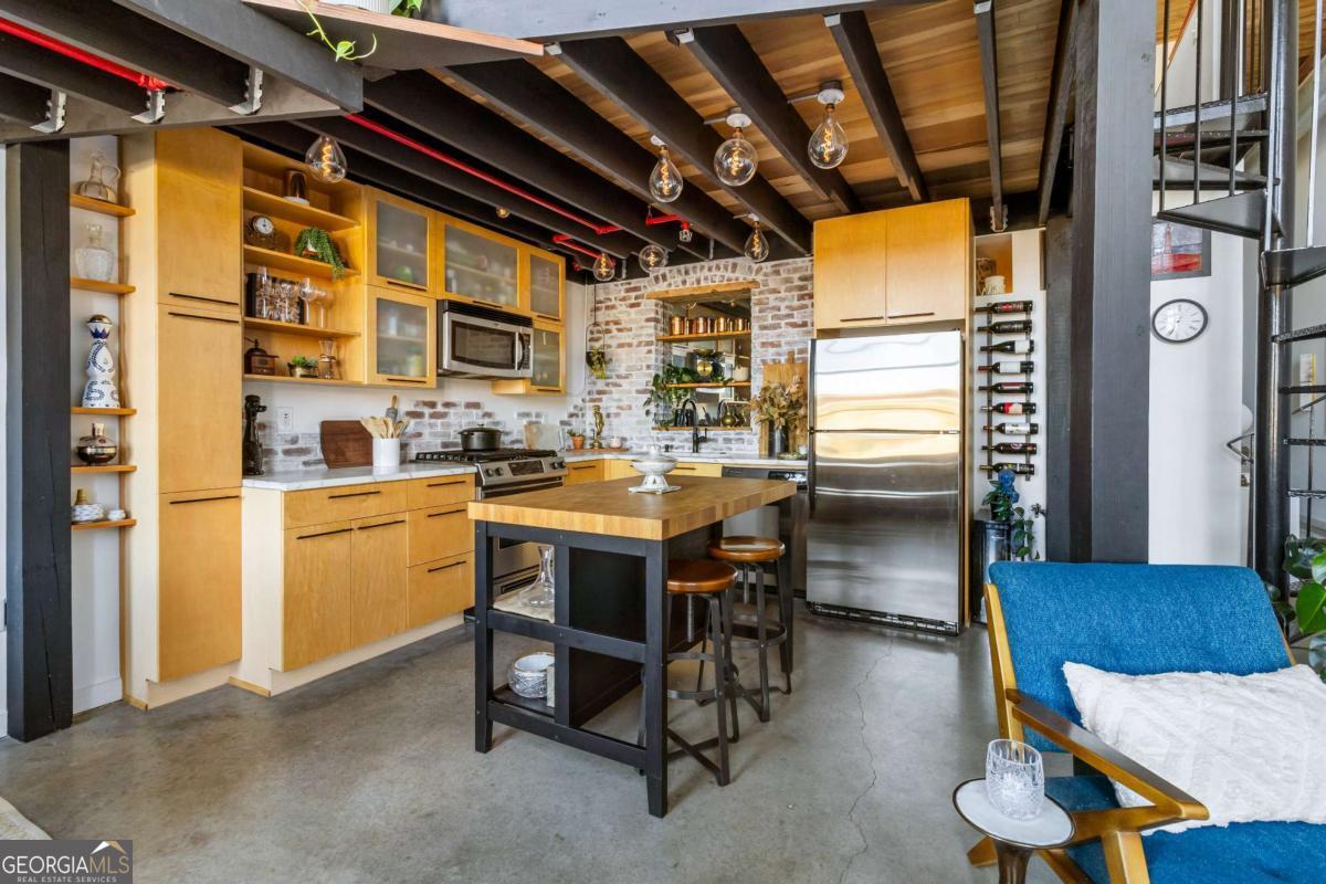 170 Boulevard SE # 223E