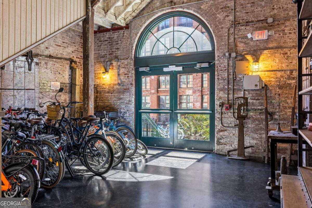 170 Boulevard SE # 223E