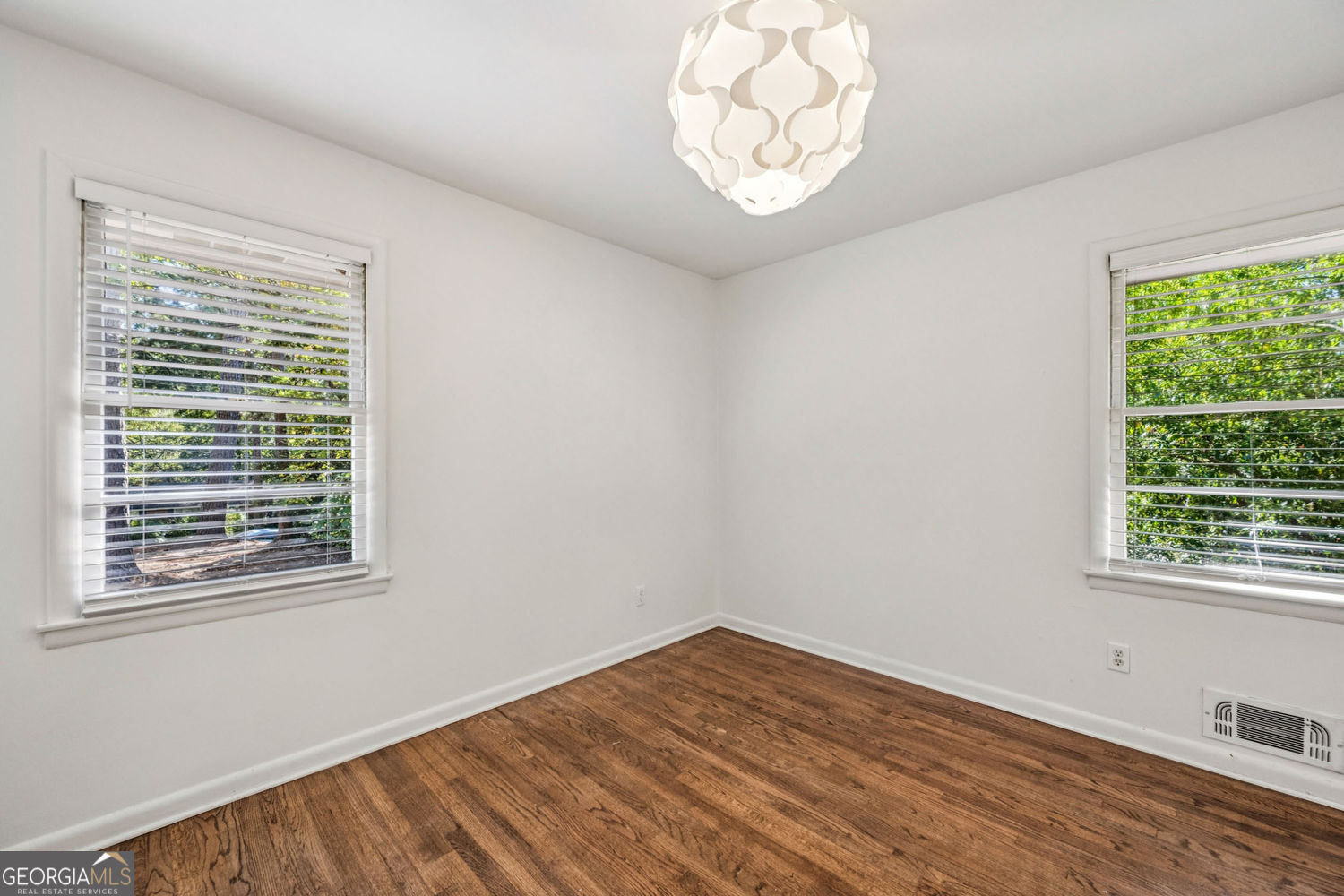 1955A Vance Drive NE