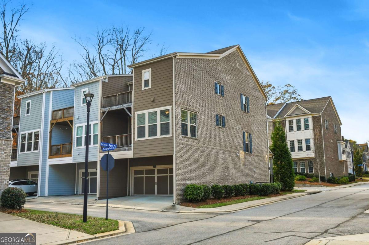 1940 Discovery Park Lane