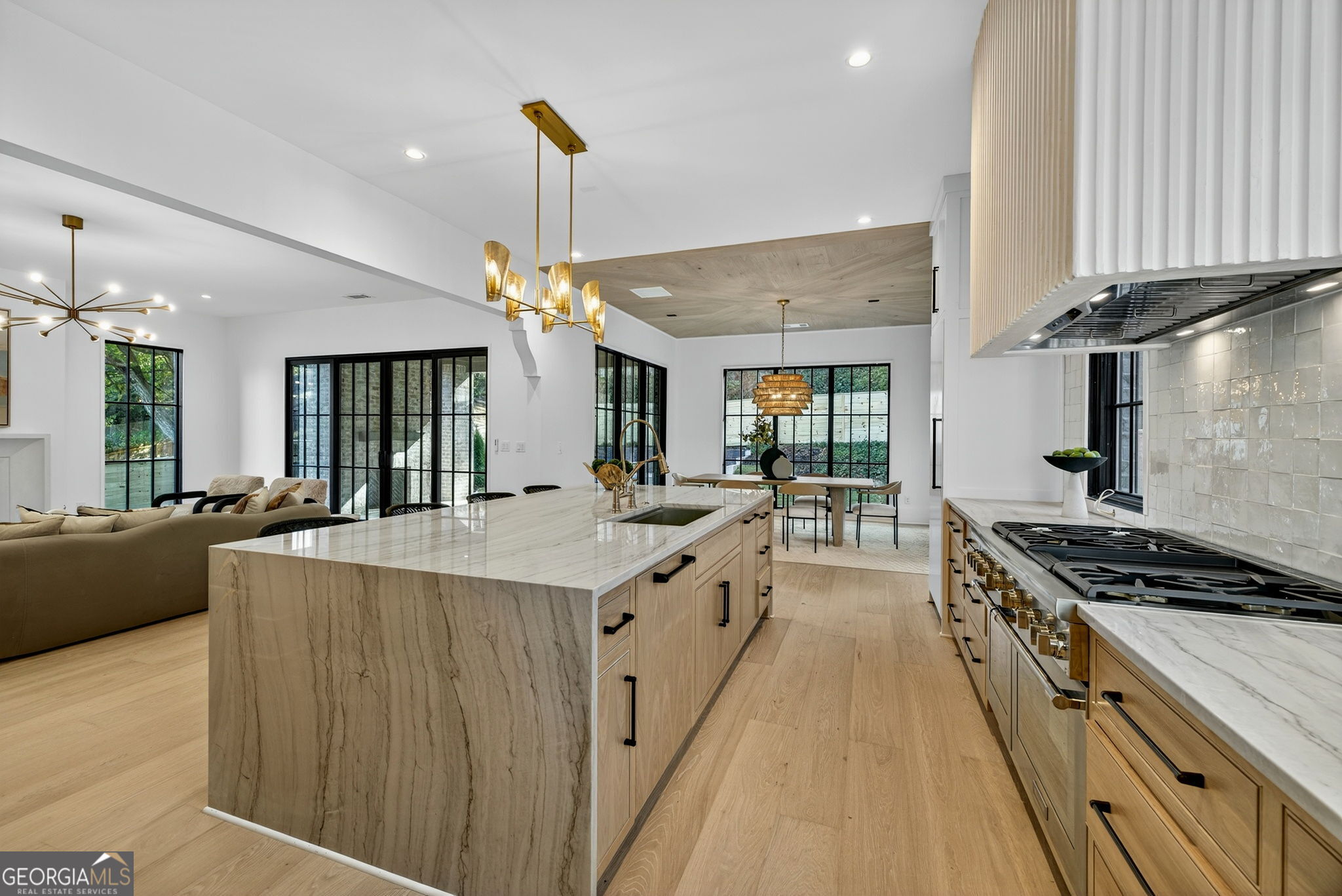 991 Courtenay Drive NE