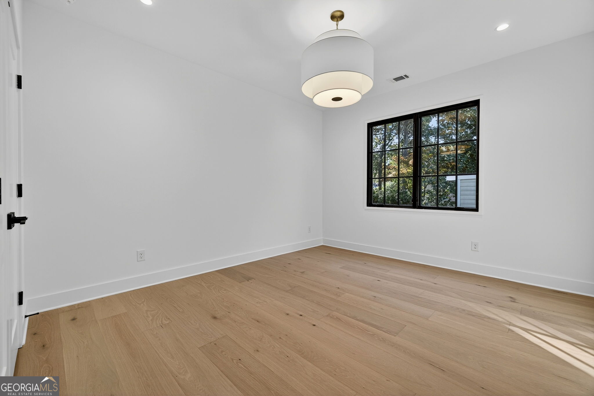 991 Courtenay Drive NE