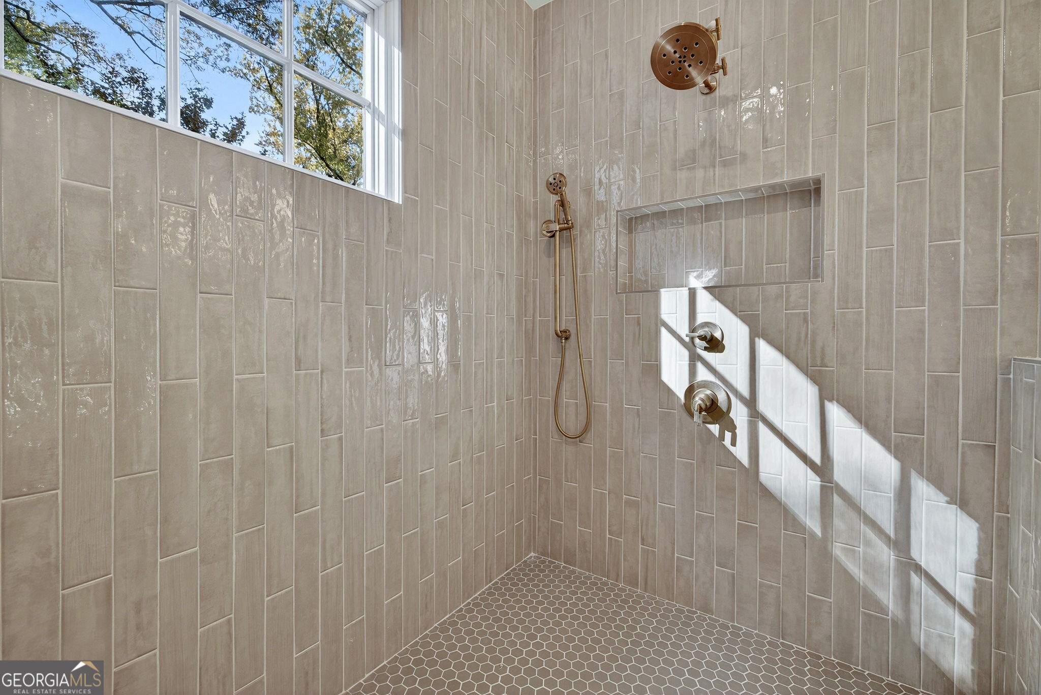 991 Courtenay Drive NE