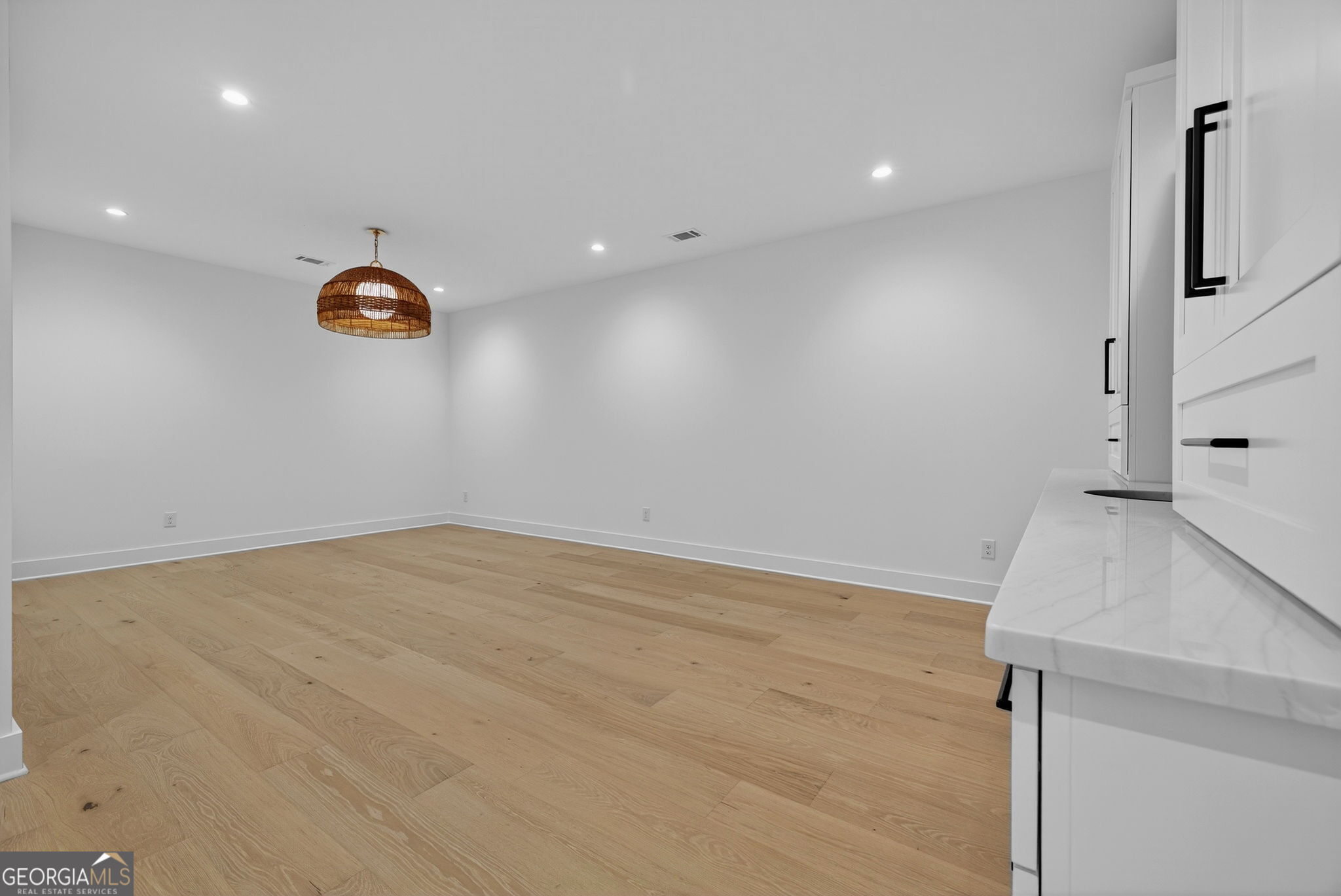 991 Courtenay Drive NE