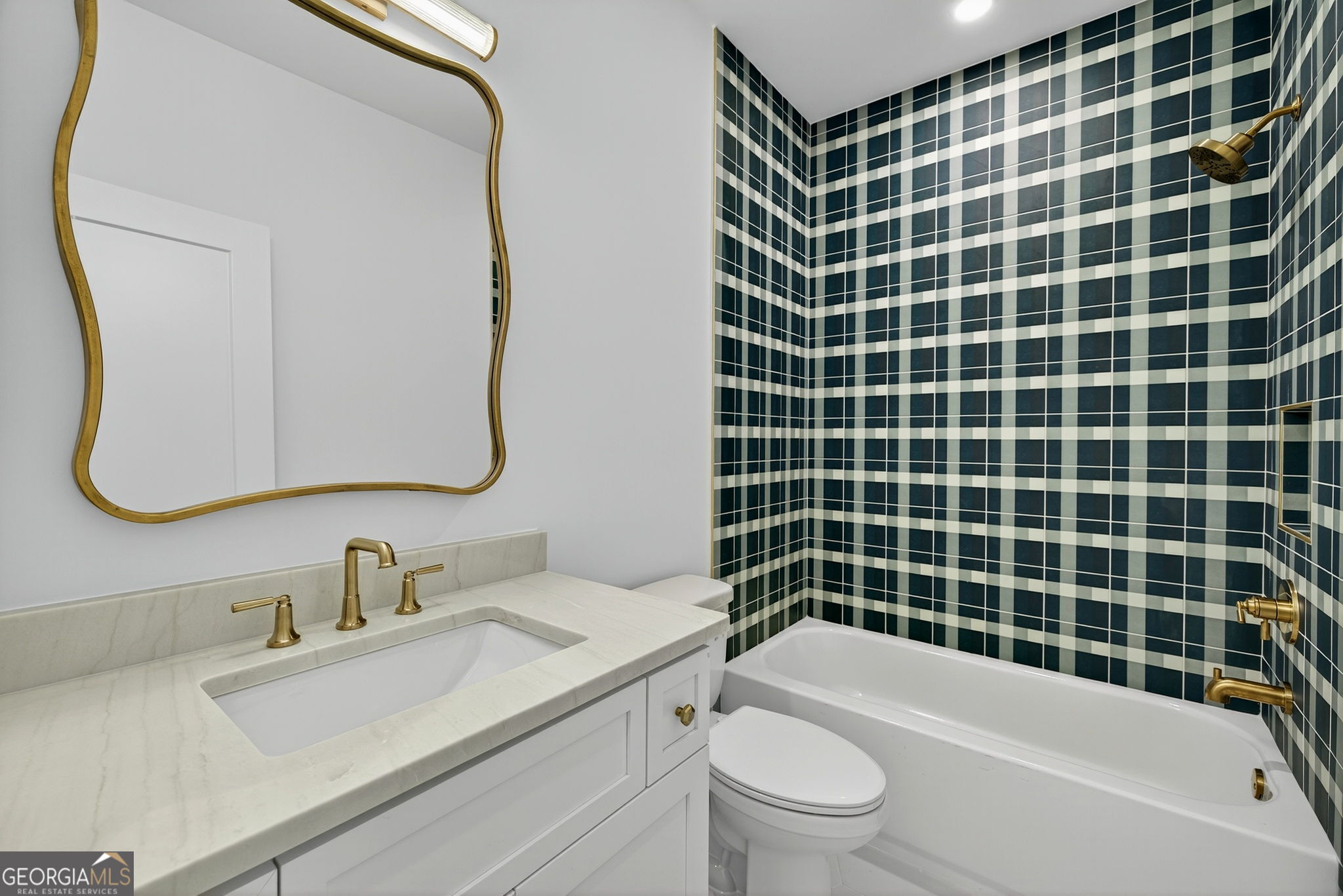 991 Courtenay Drive NE