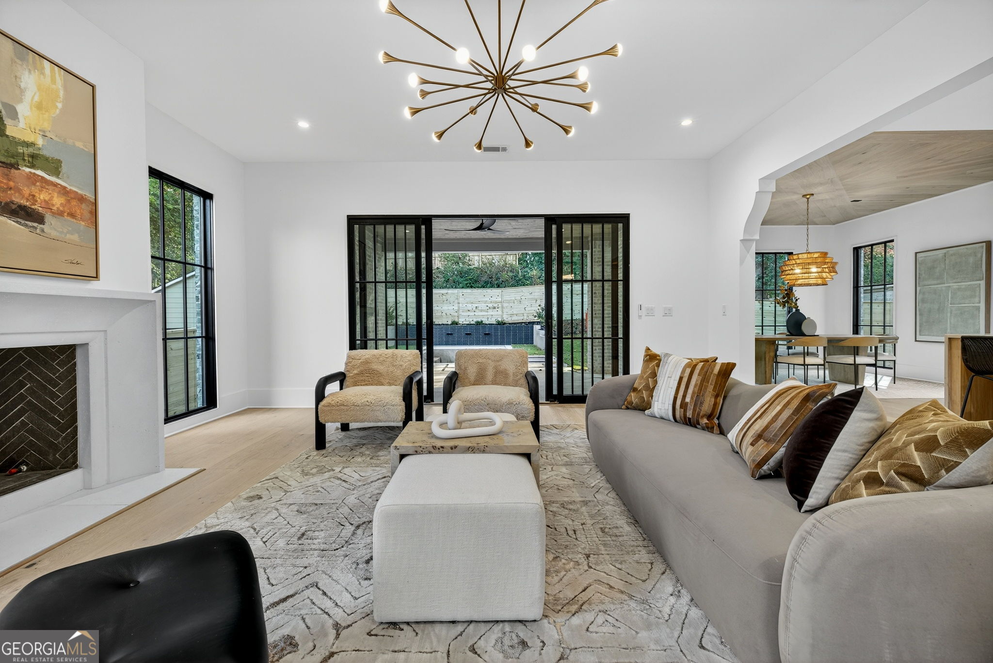 991 Courtenay Drive NE