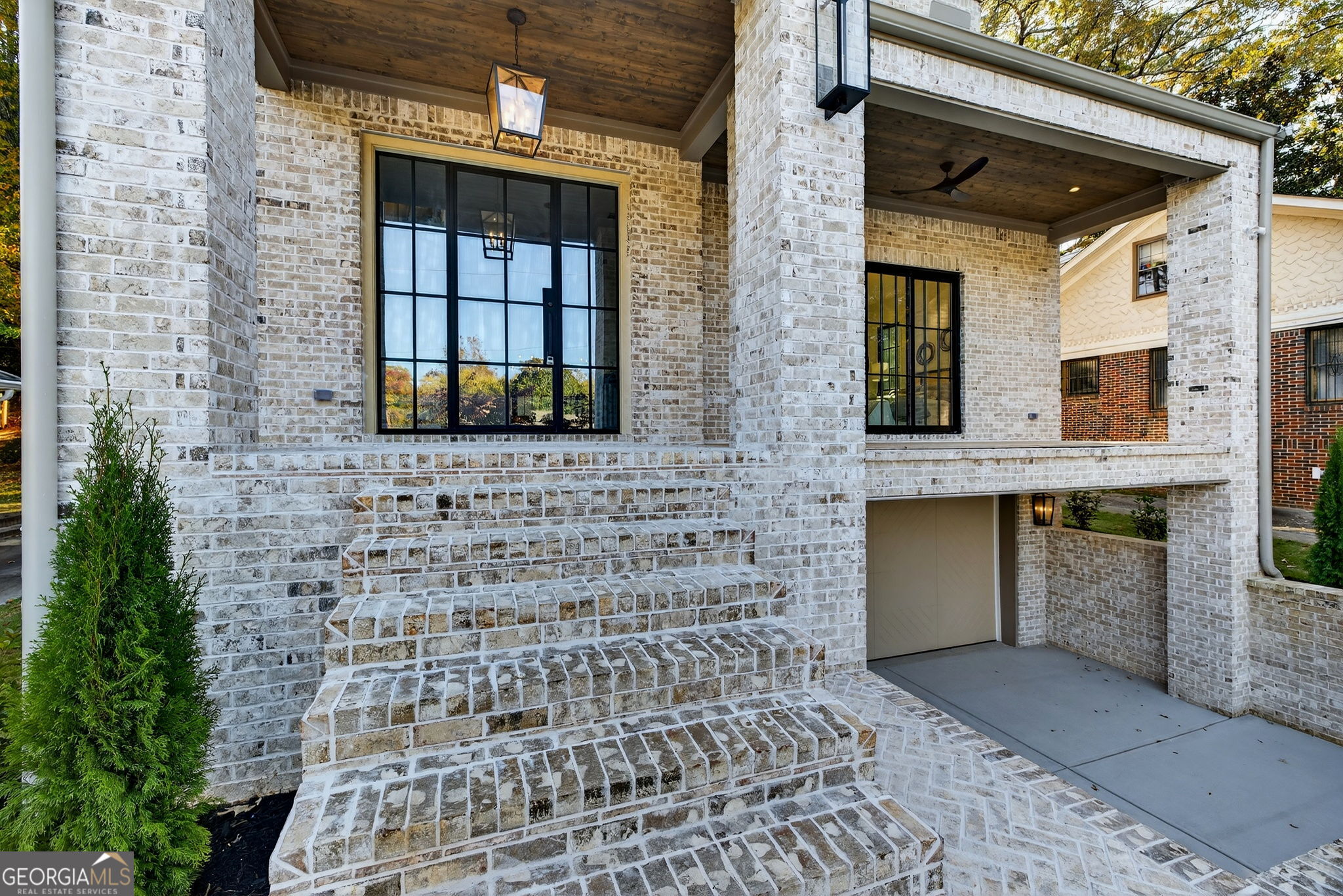 991 Courtenay Drive NE