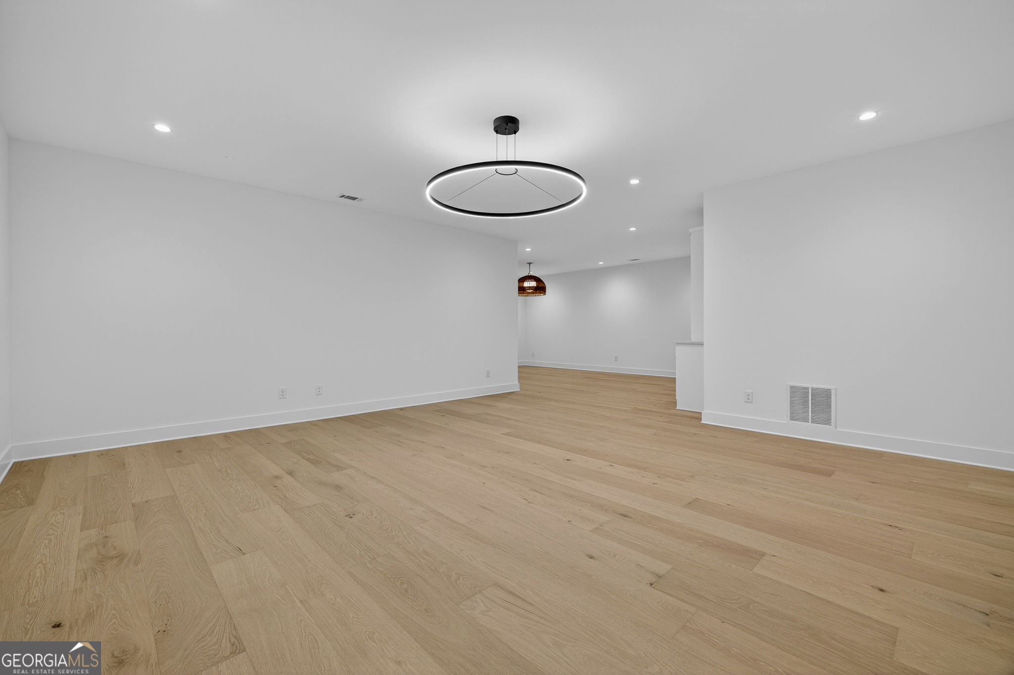 991 Courtenay Drive NE