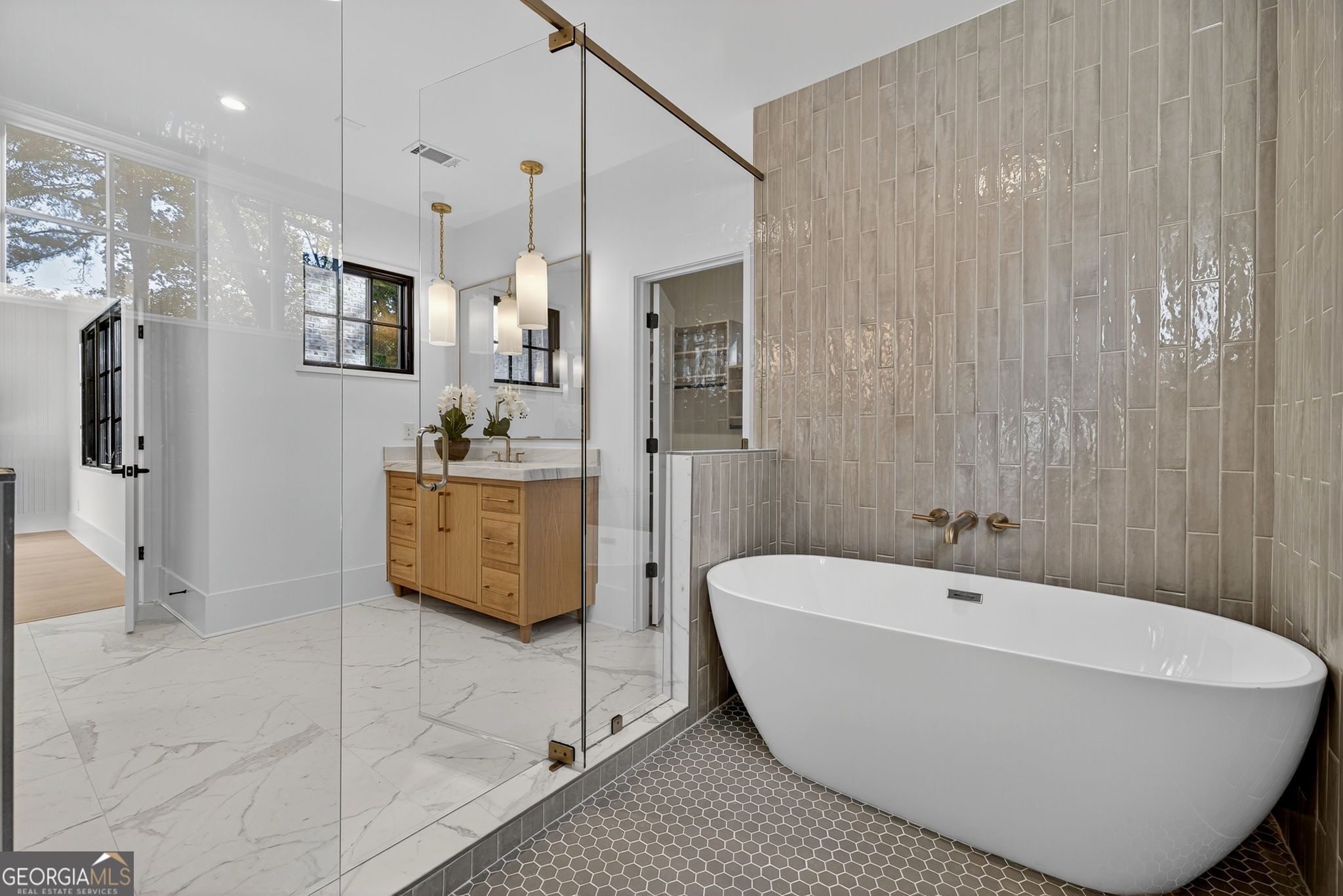 991 Courtenay Drive NE