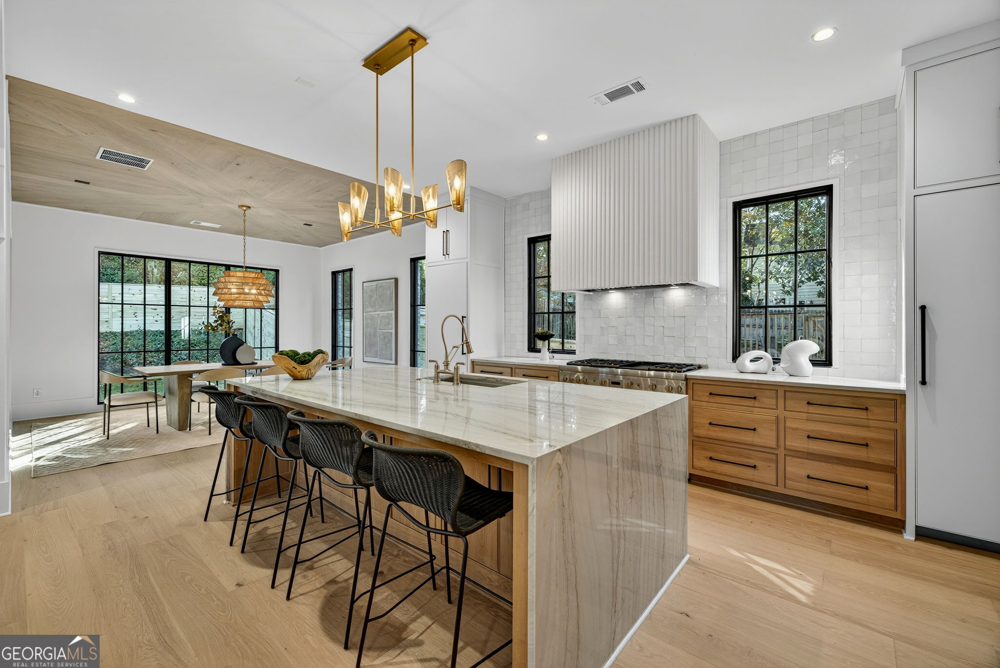 991 Courtenay Drive NE