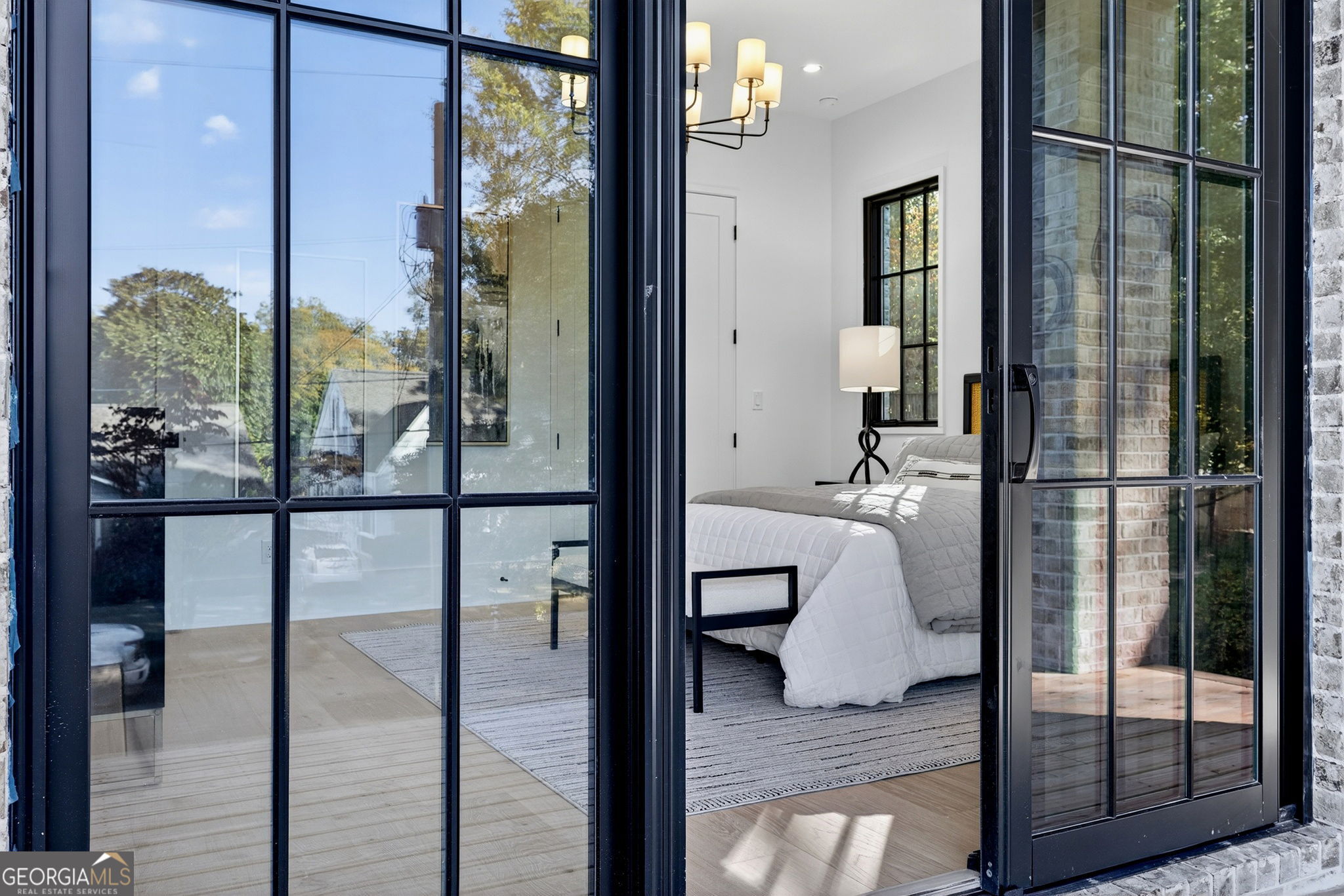 991 Courtenay Drive NE