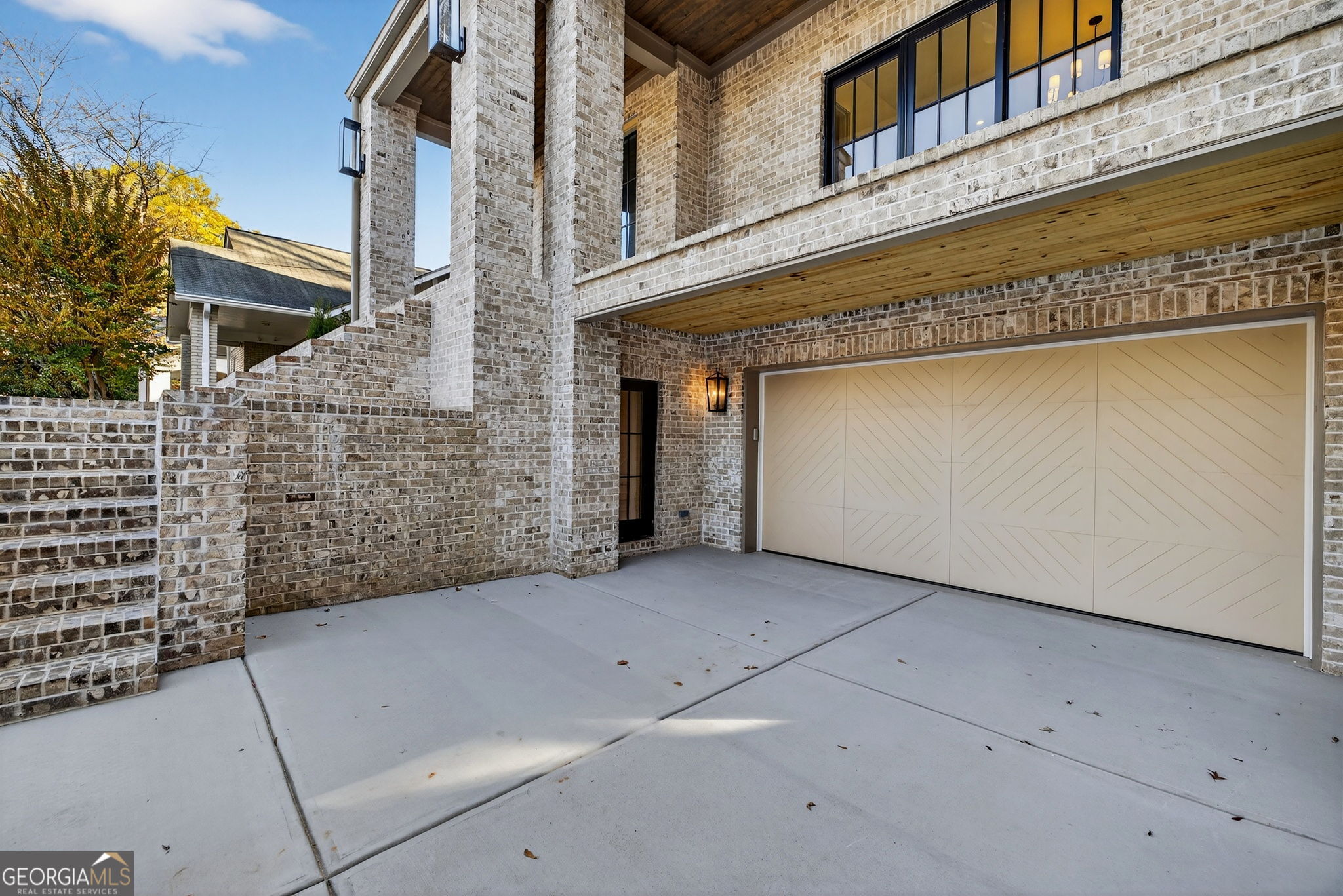 991 Courtenay Drive NE