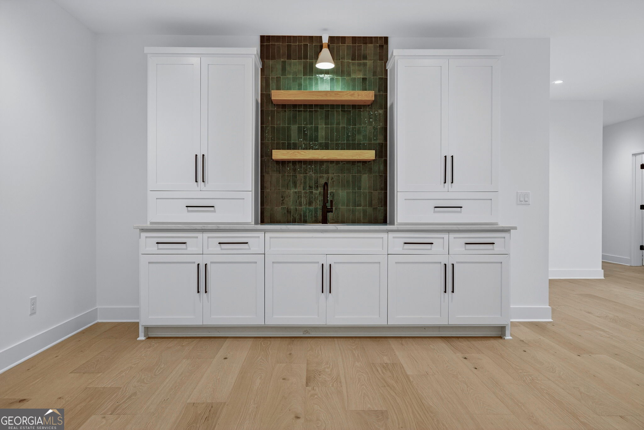 991 Courtenay Drive NE