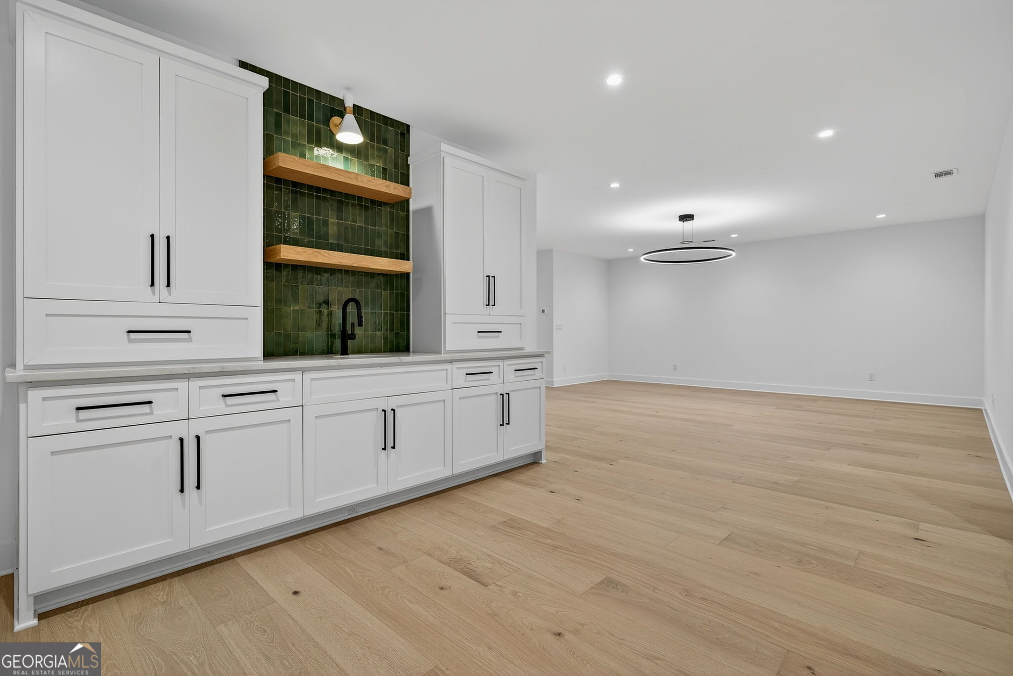 991 Courtenay Drive NE