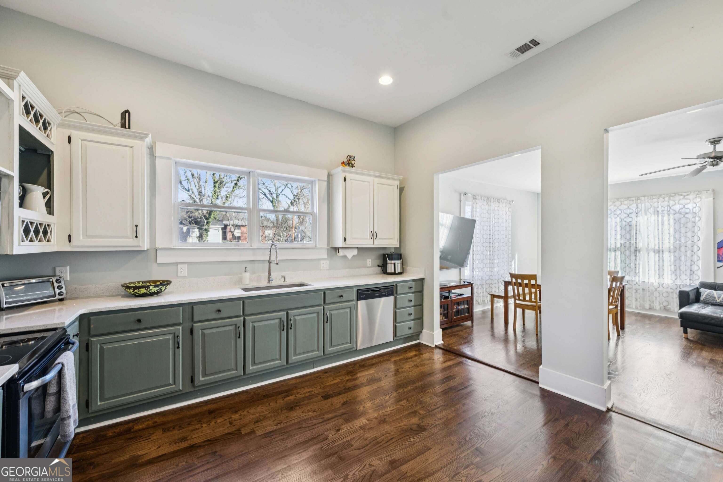 528 Holderness Street SW