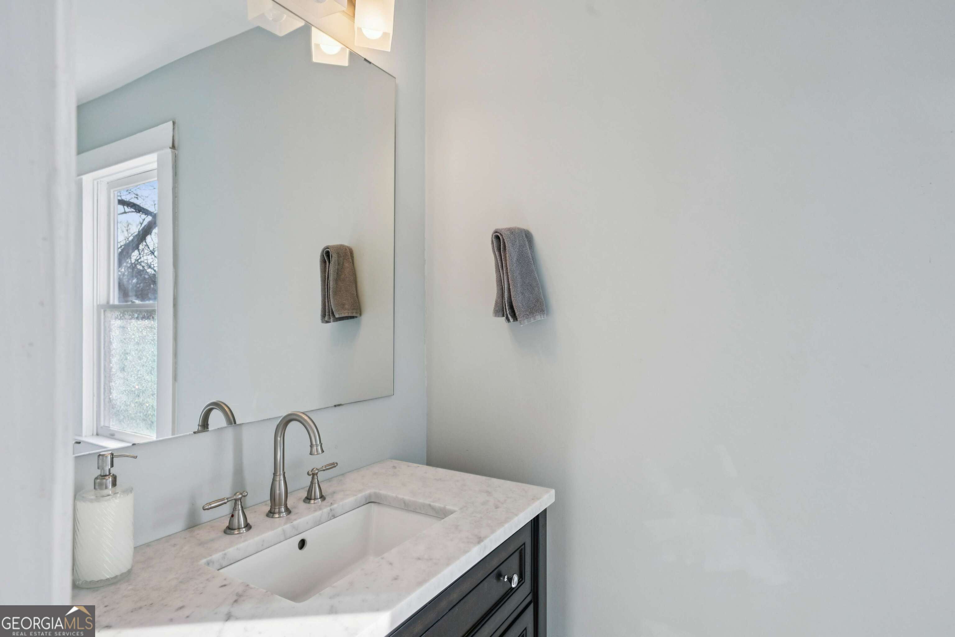 528 Holderness Street SW