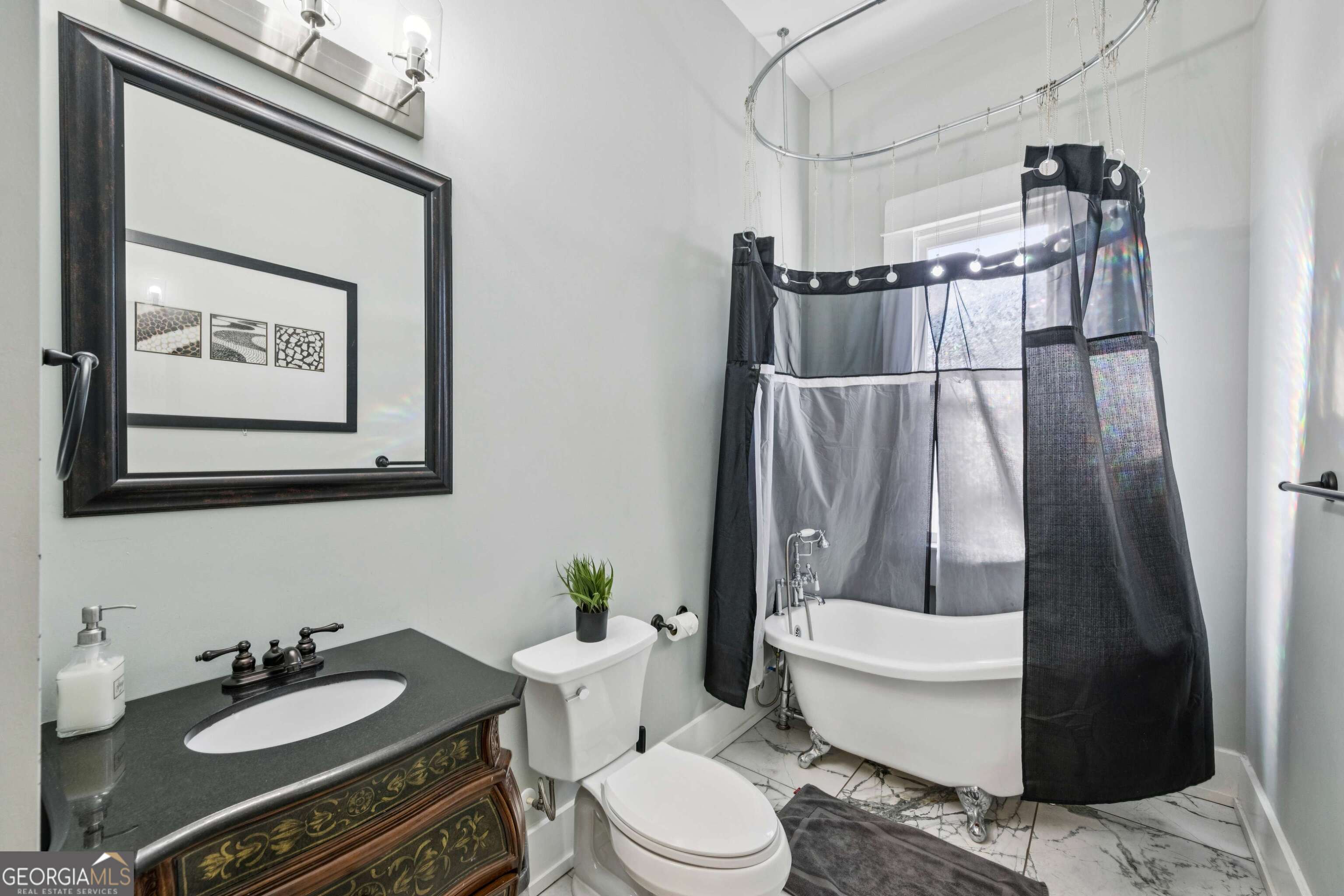 528 Holderness Street SW