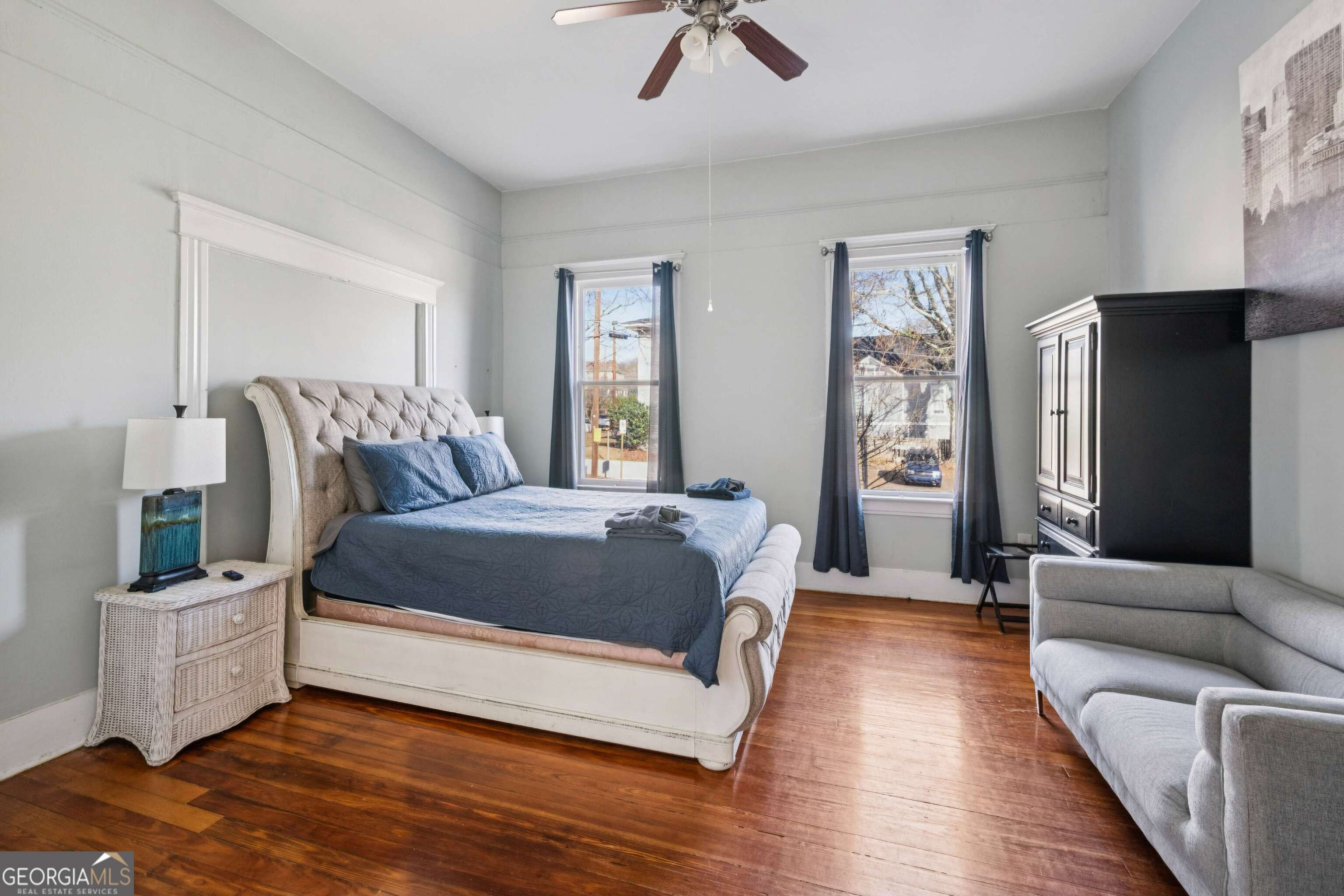 528 Holderness Street SW