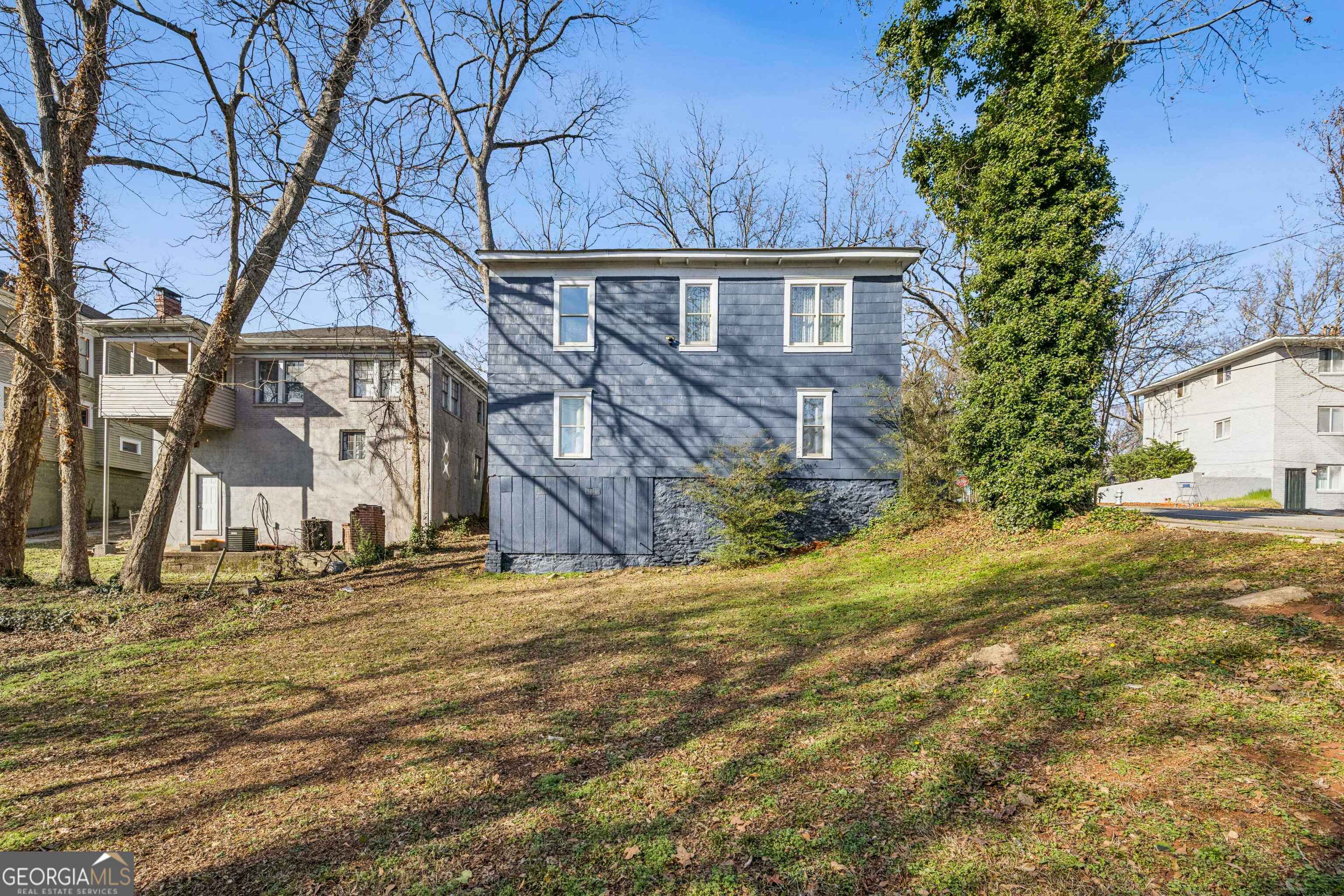 528 Holderness Street SW