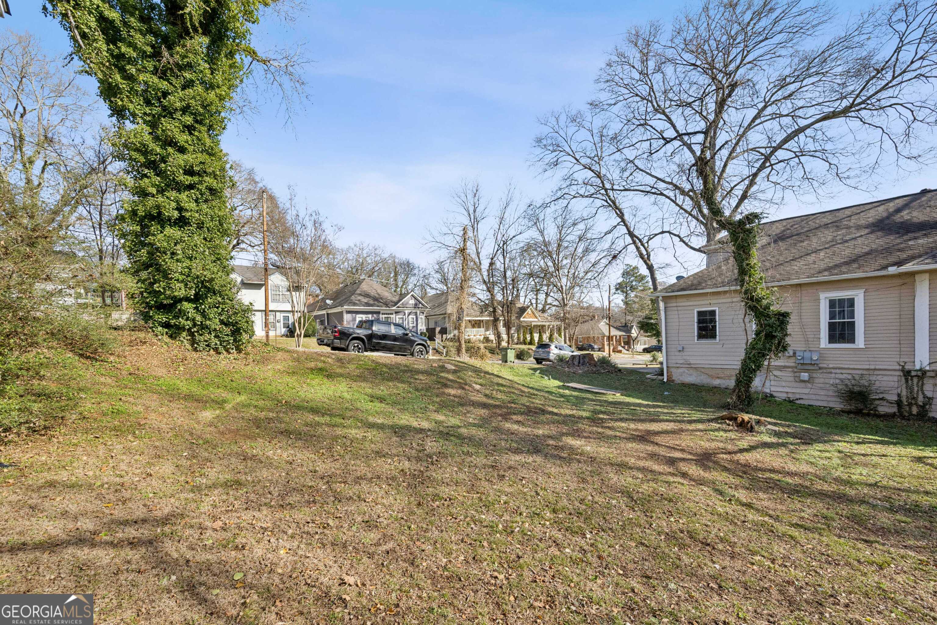 528 Holderness Street SW