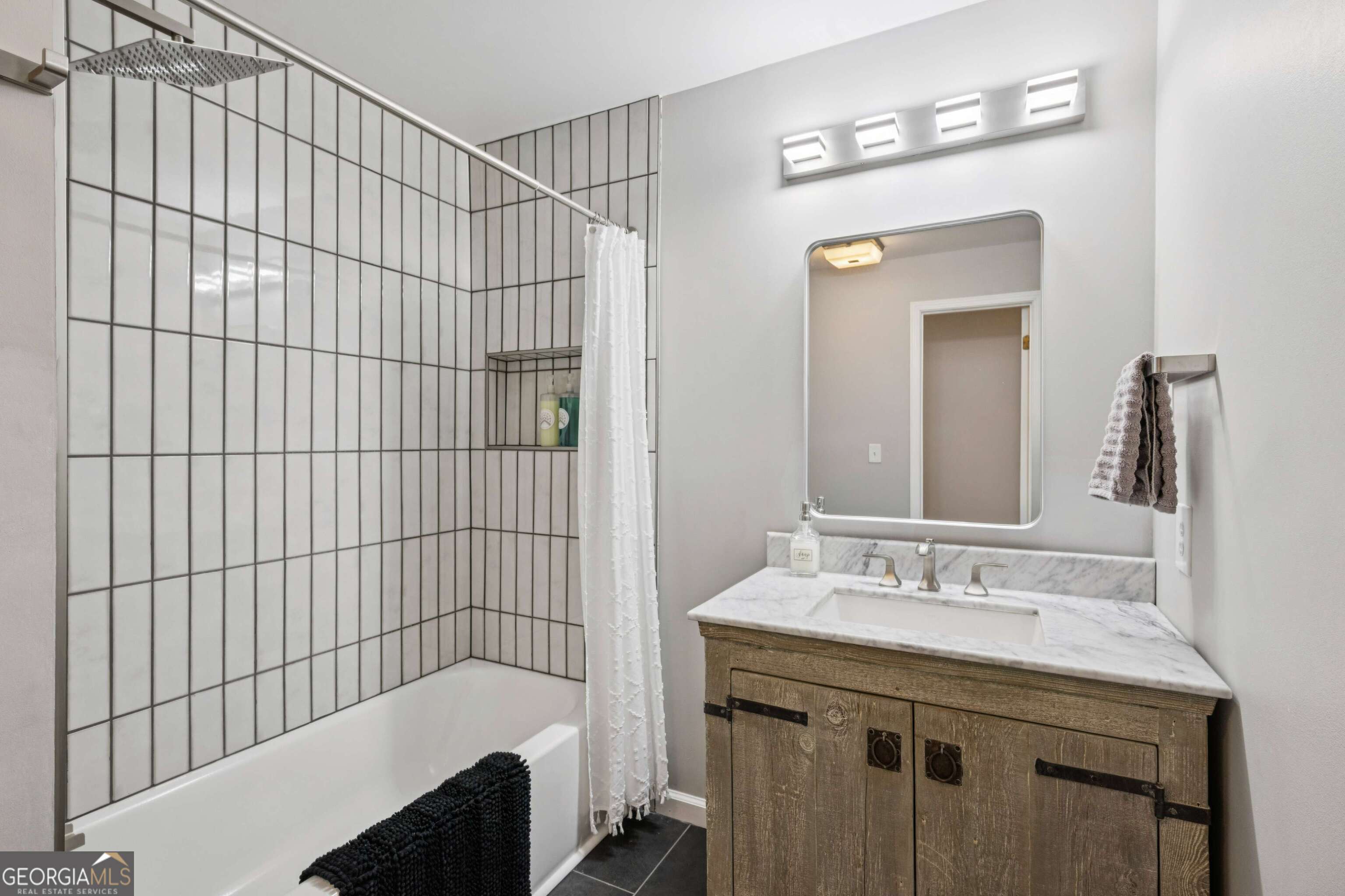 528 Holderness Street SW