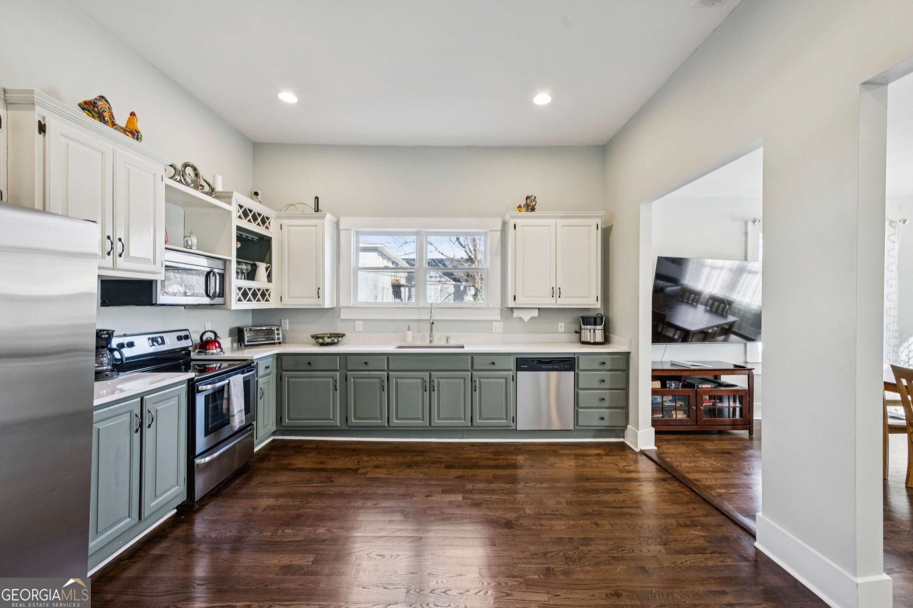 528 Holderness Street SW