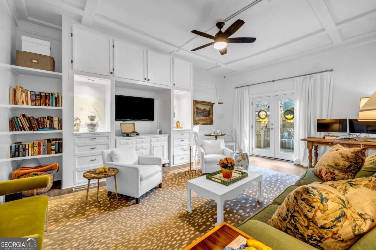 800 MYRTLE Street NE