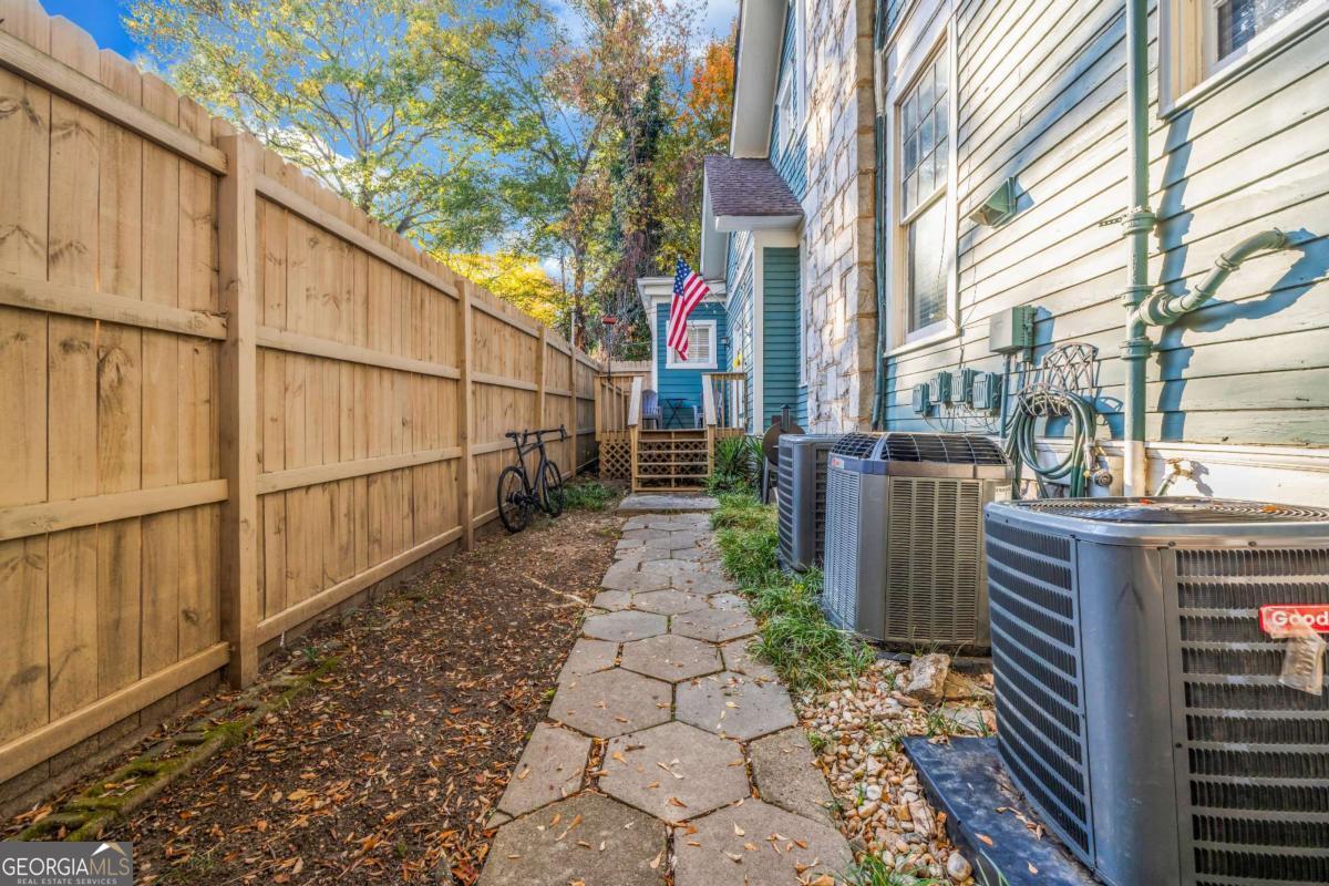 800 MYRTLE Street NE