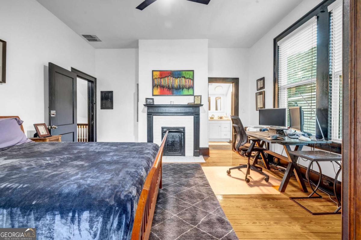 800 MYRTLE Street NE