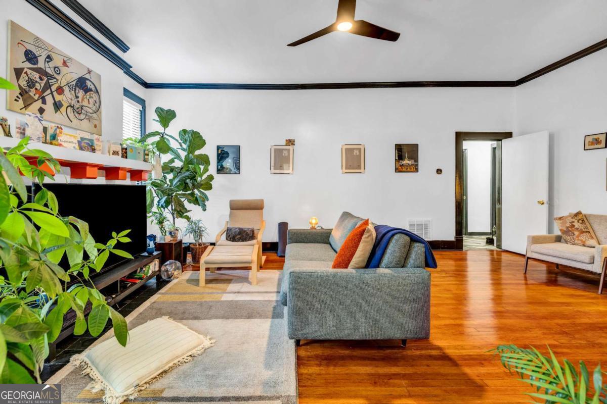 800 MYRTLE Street NE