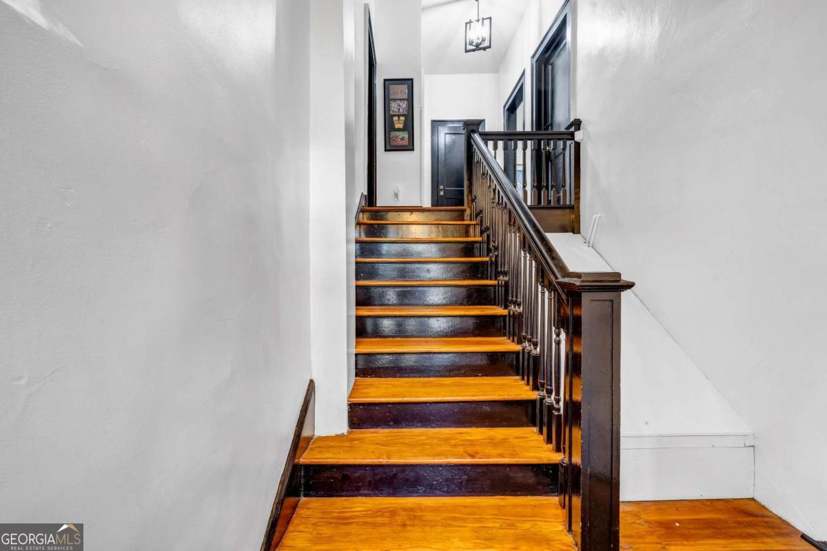 800 MYRTLE Street NE