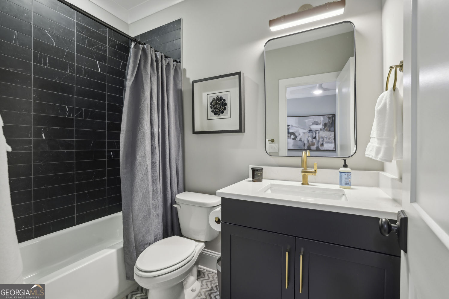 2591 Apple Valley Road NE