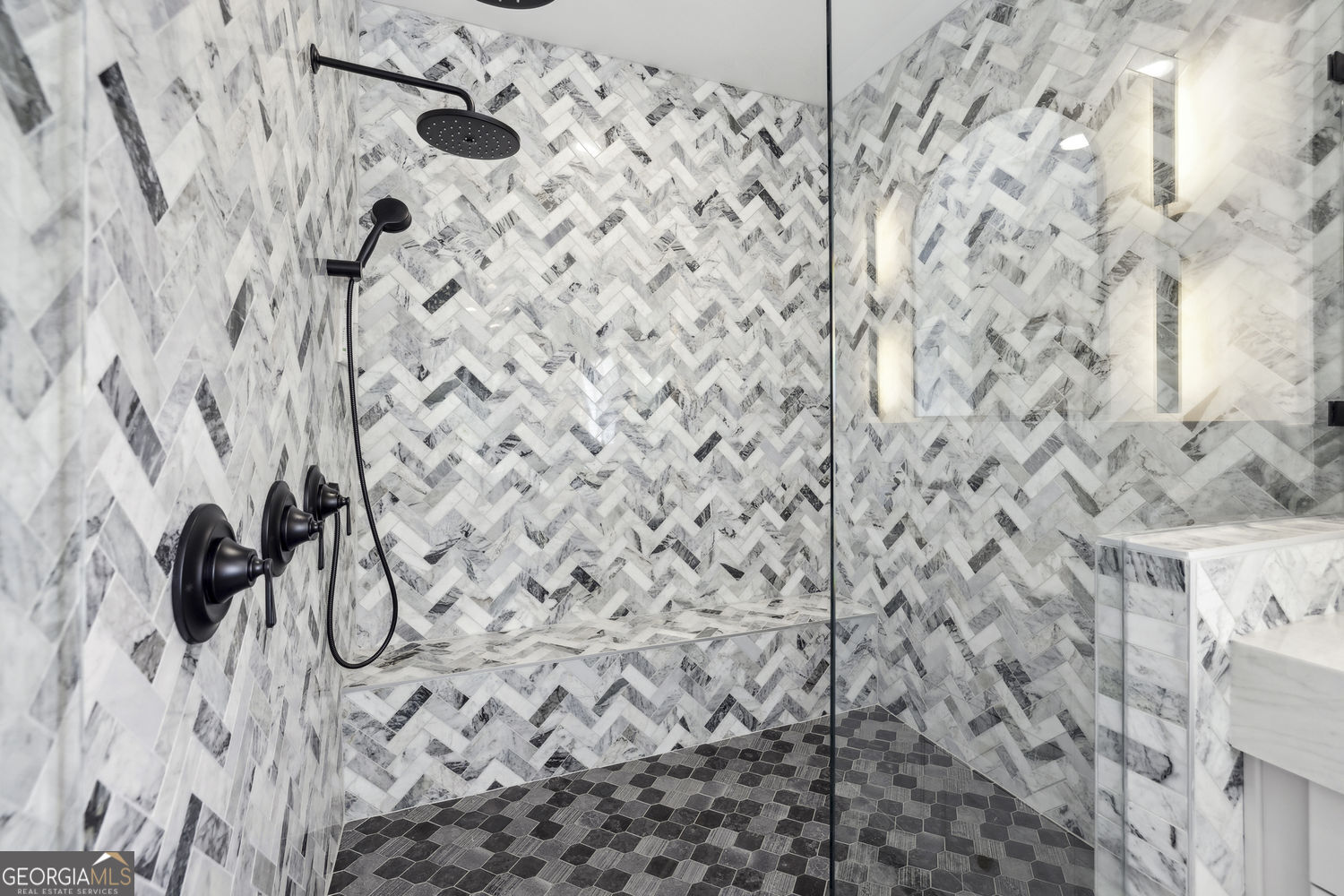 2591 Apple Valley Road NE