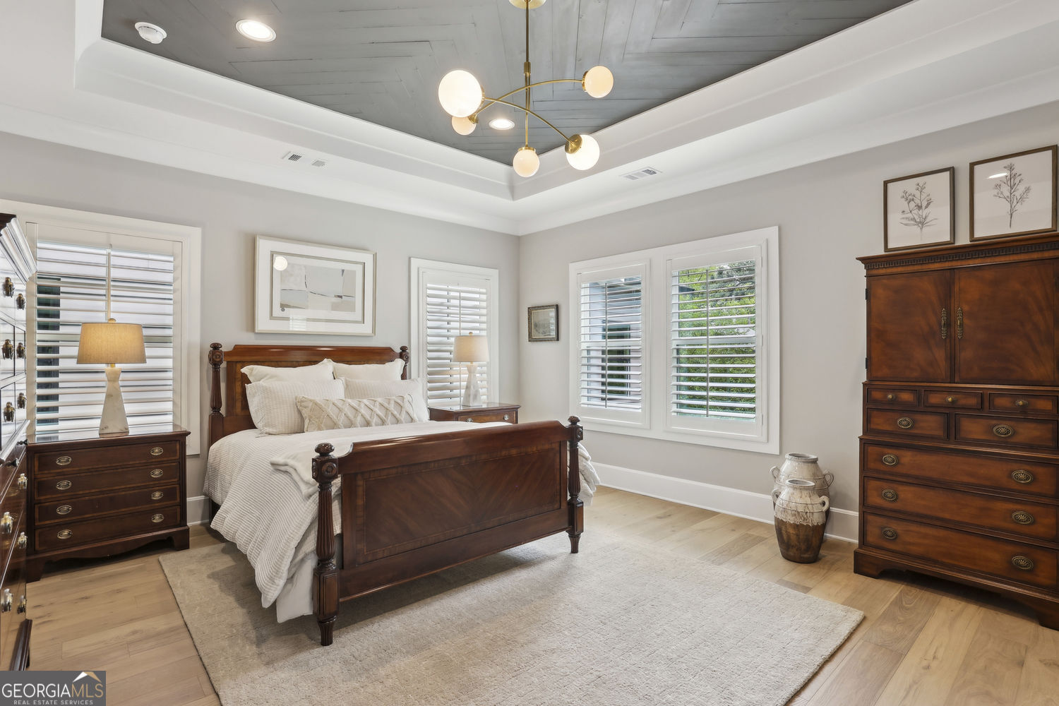 2591 Apple Valley Road NE