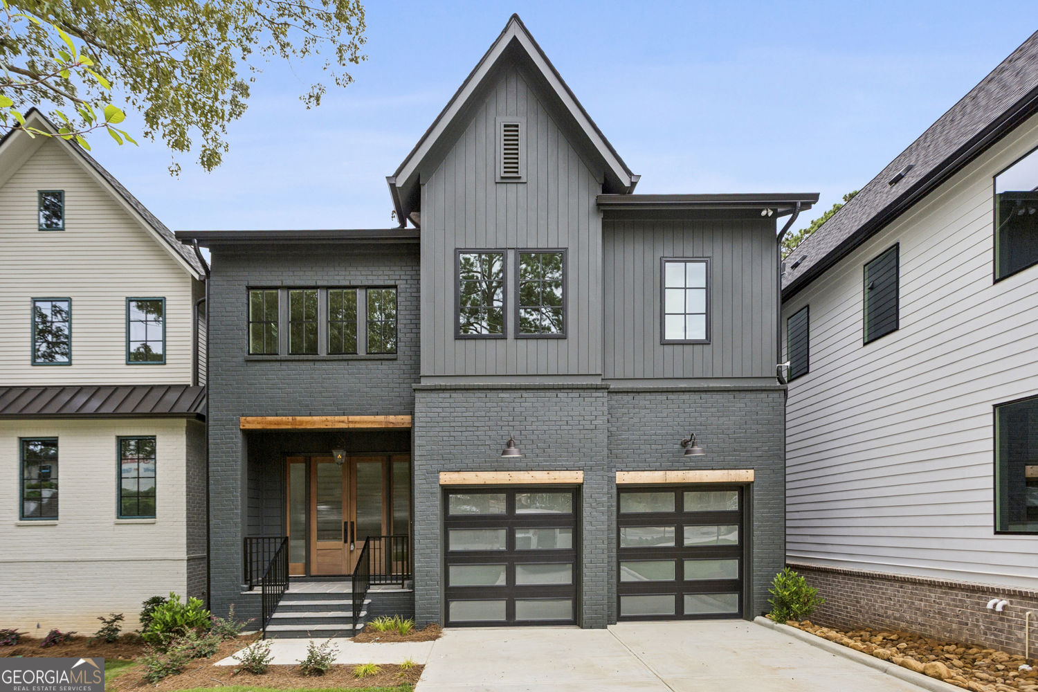 2591 Apple Valley Road NE