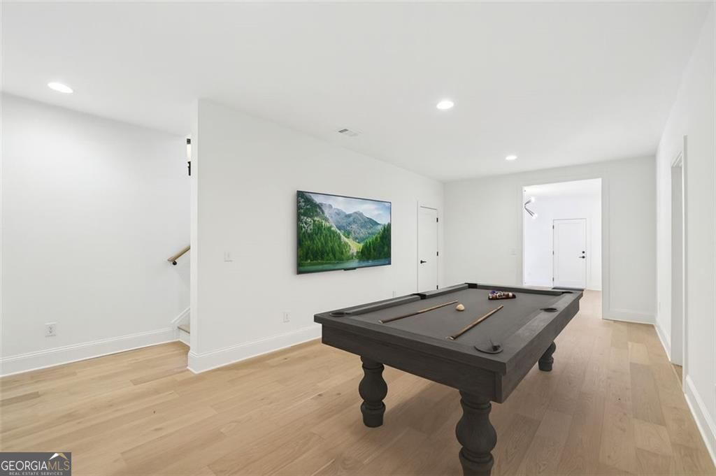 2595 Apple Valley Road NE