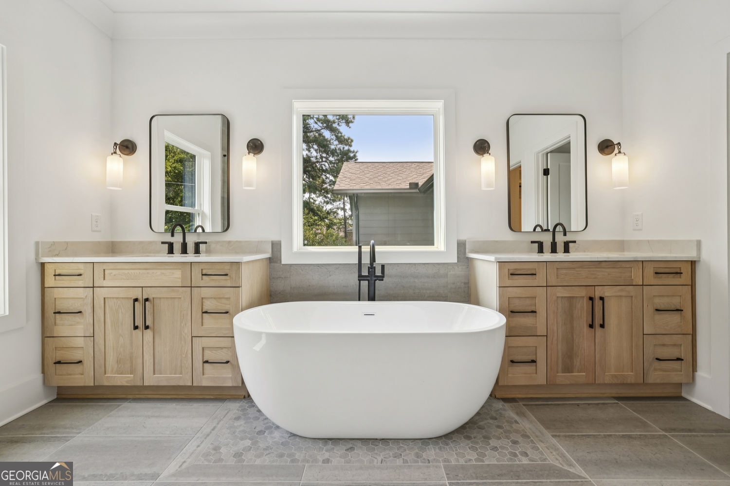 2595 Apple Valley Road NE