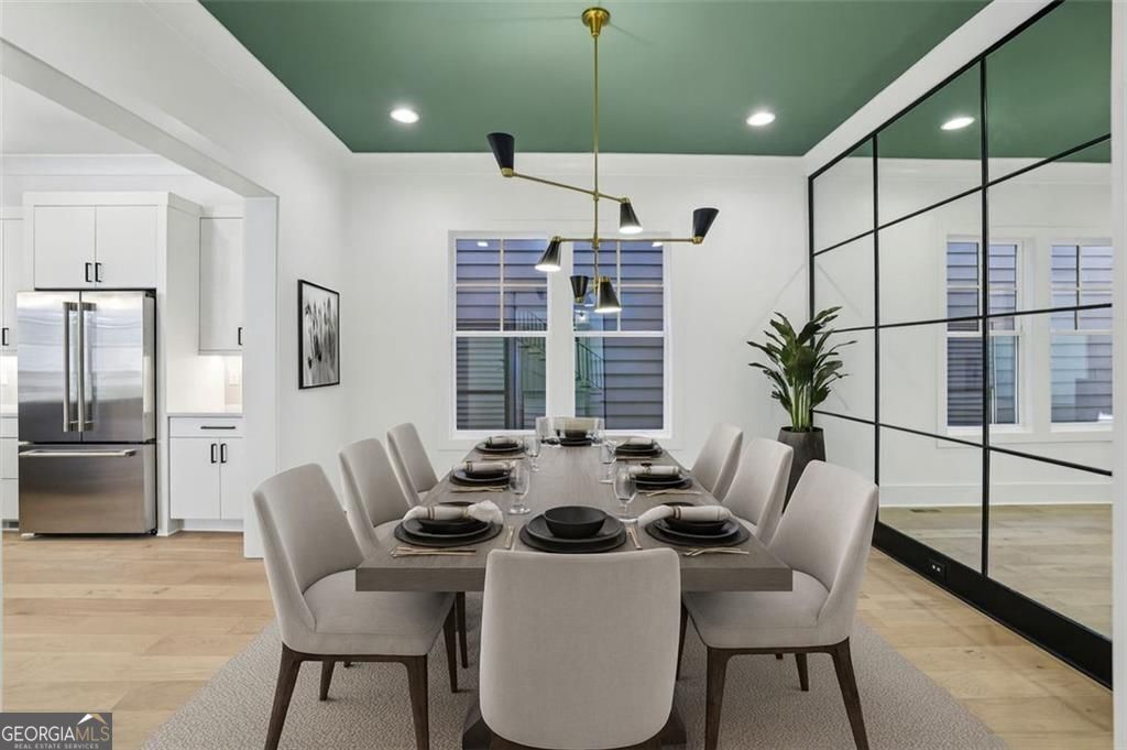 2595 Apple Valley Road NE