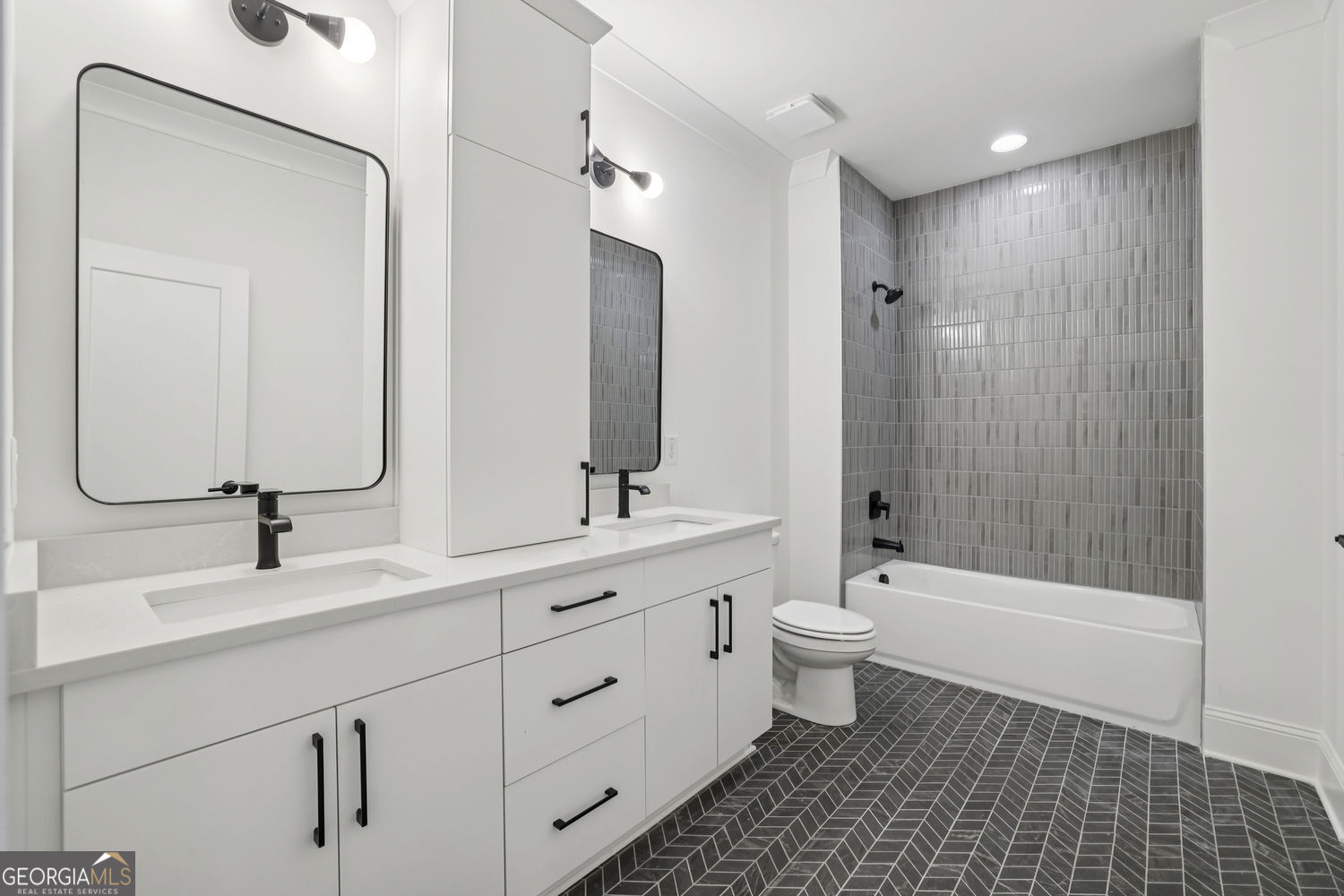 2595 Apple Valley Road NE