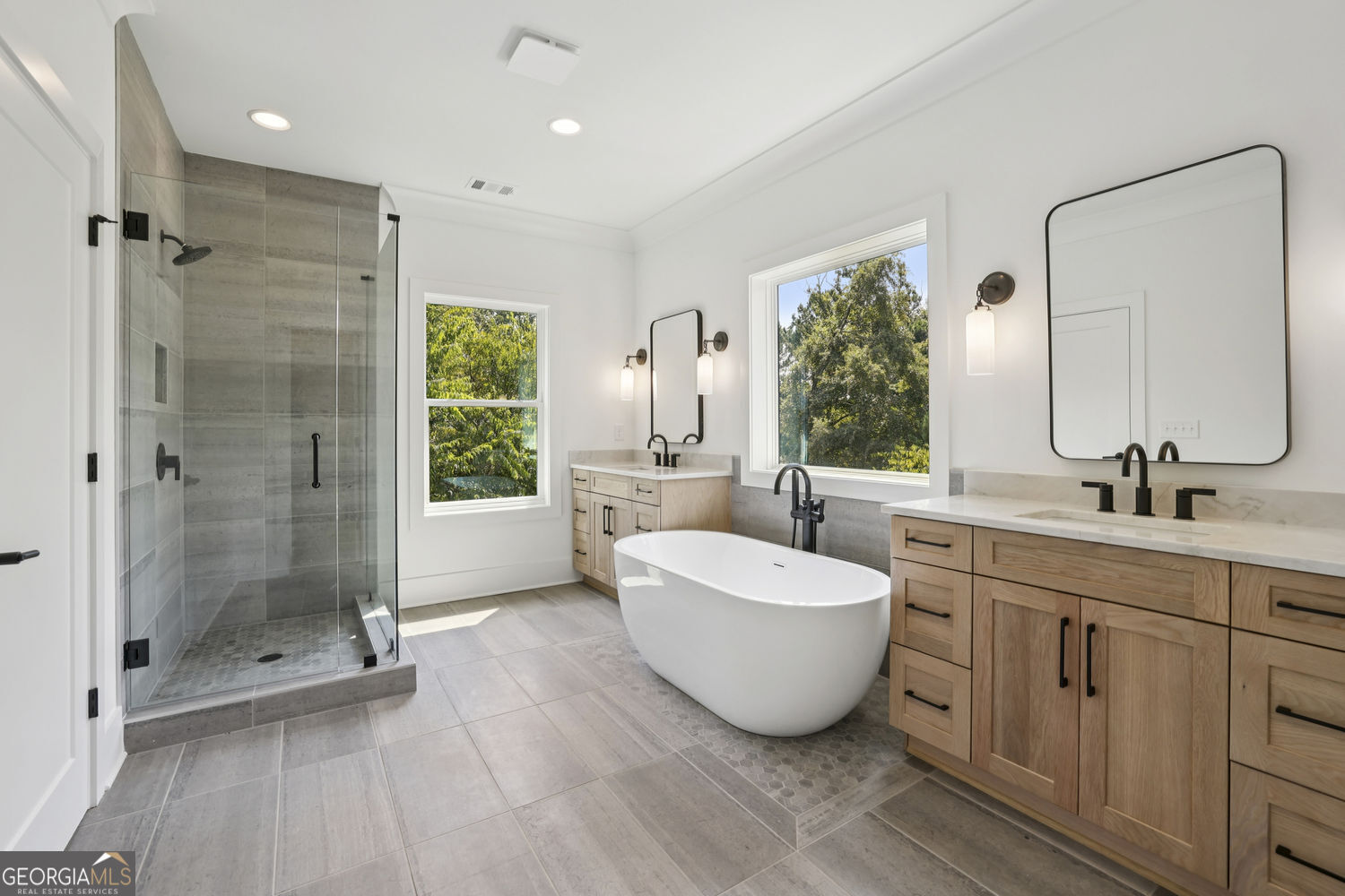 2595 Apple Valley Road NE