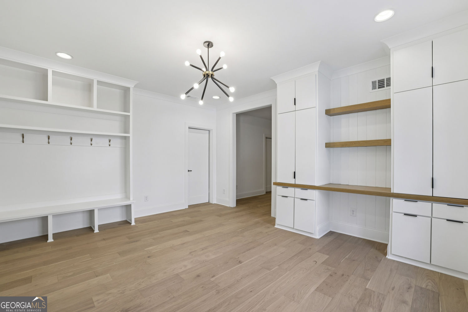 2595 Apple Valley Road NE