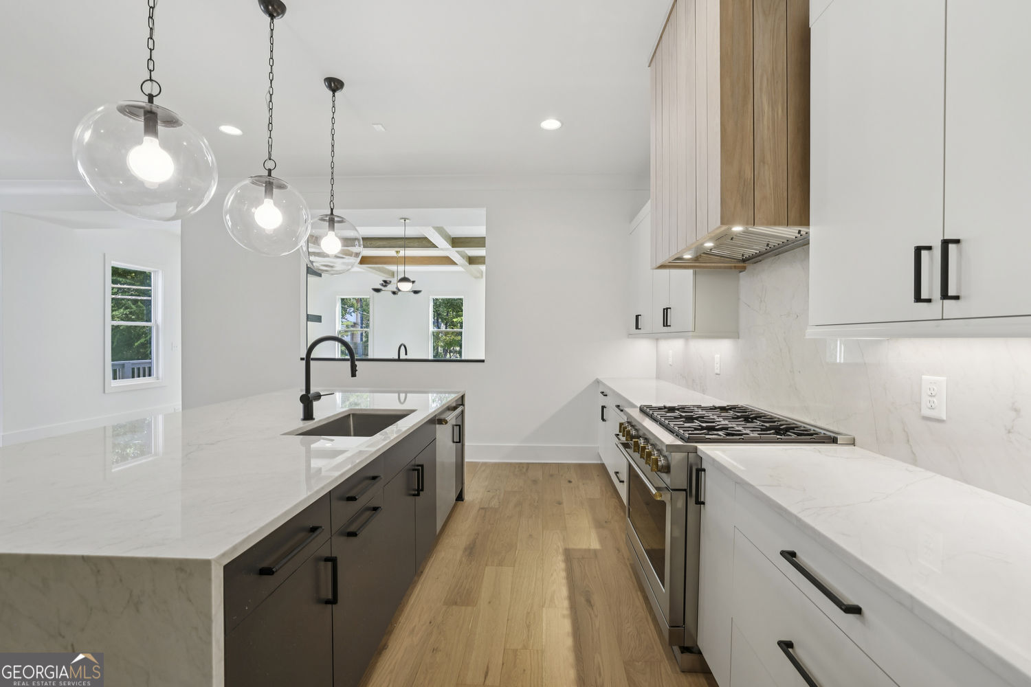 2595 Apple Valley Road NE