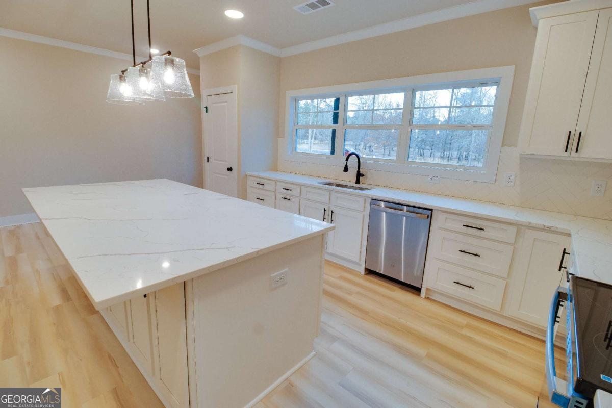 1021 Pointe S