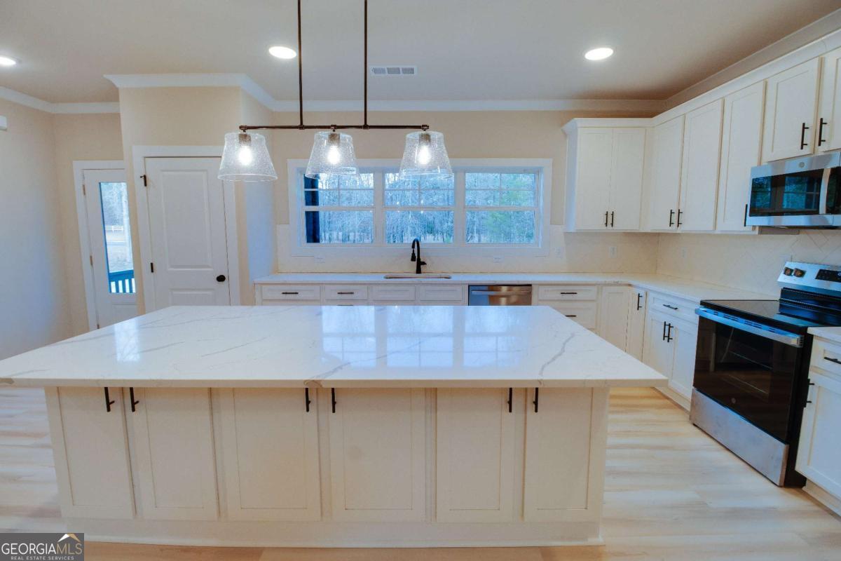 1021 Pointe S