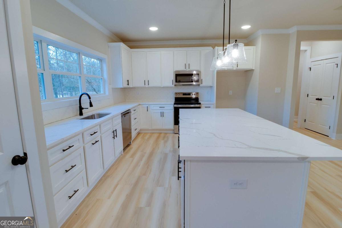 1021 Pointe S