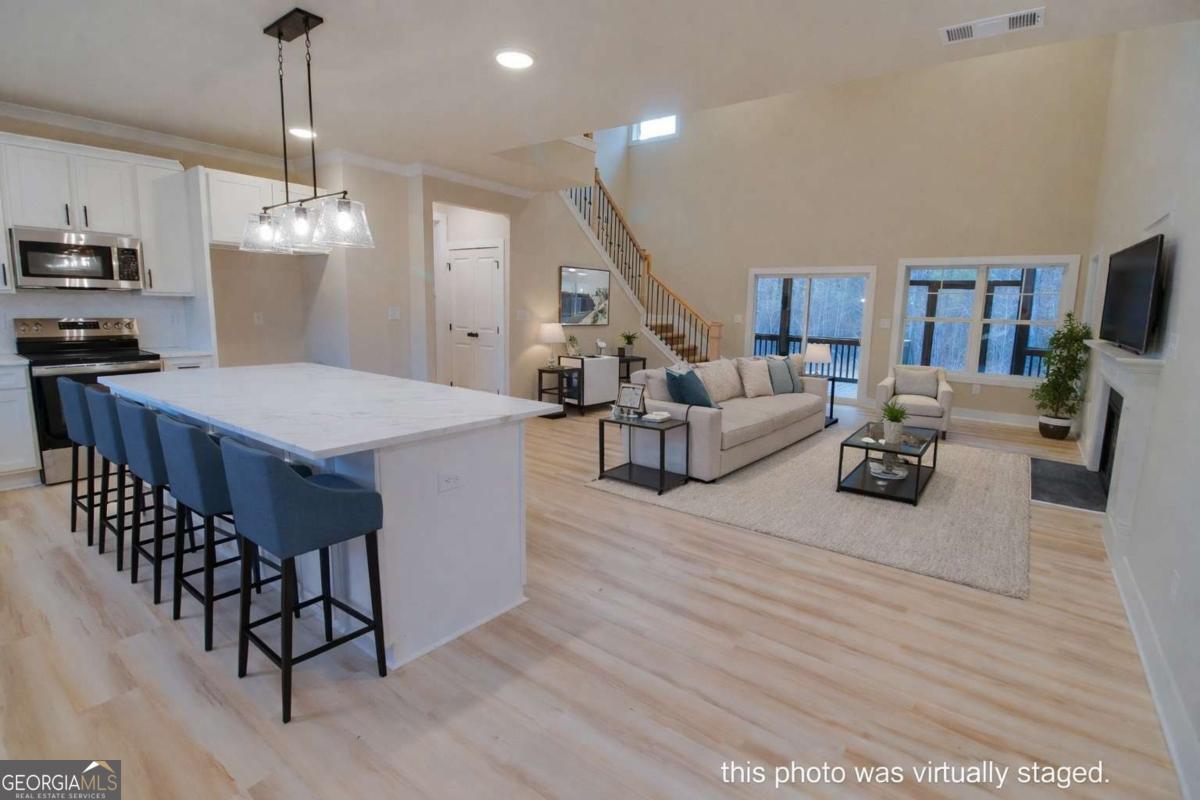1021 Pointe S