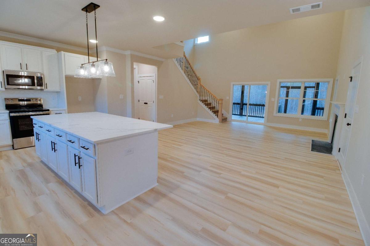 1021 Pointe S
