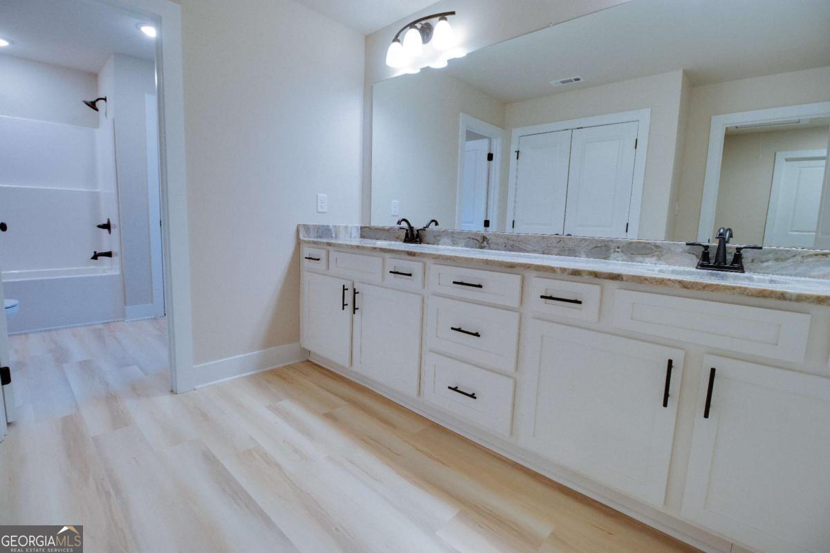 1021 Pointe S