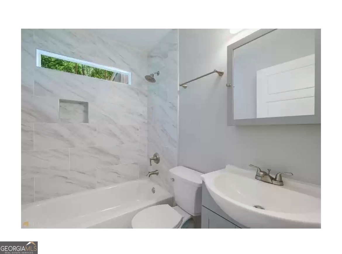 2032 North Avenue NW