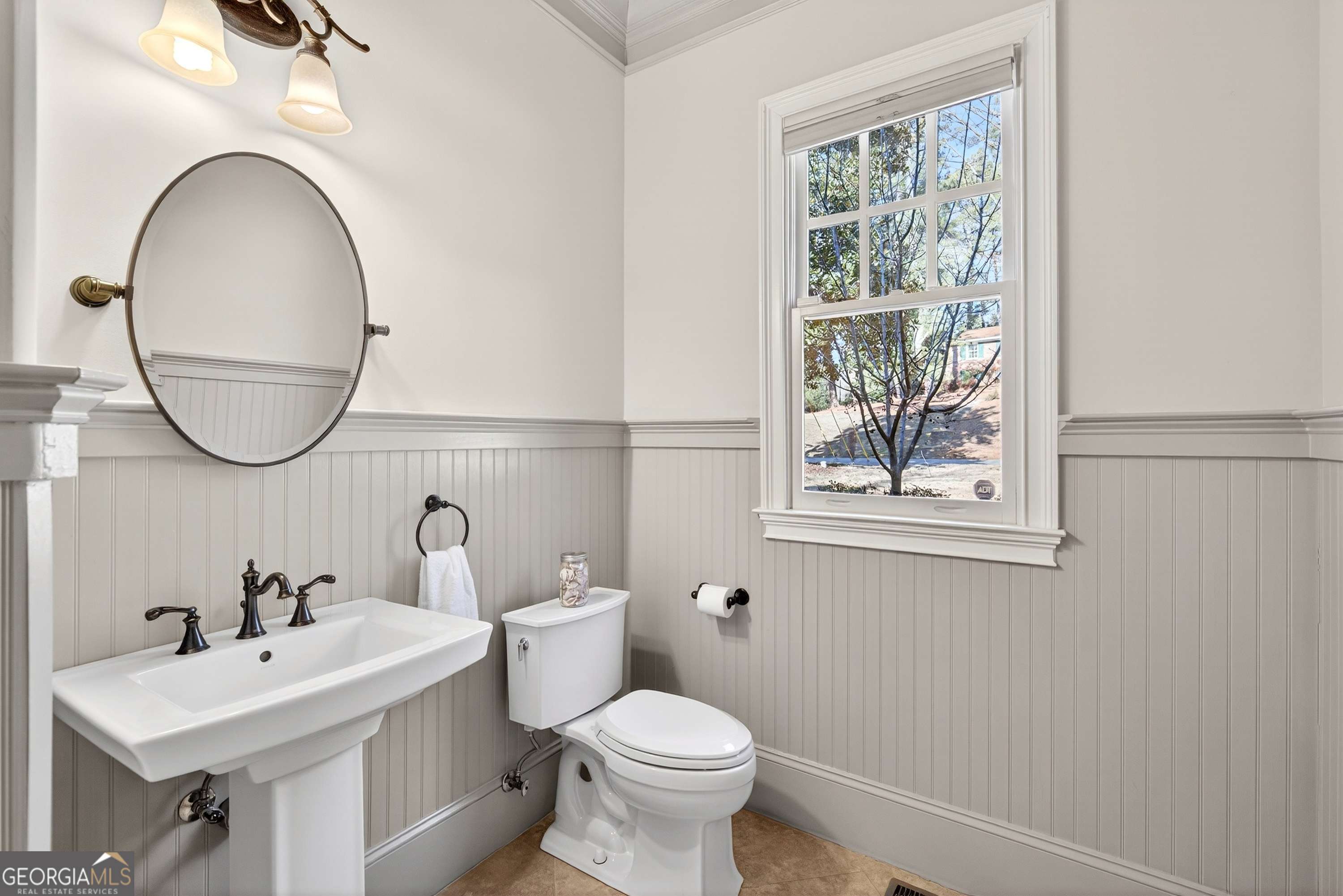 1986 Continental Drive NE